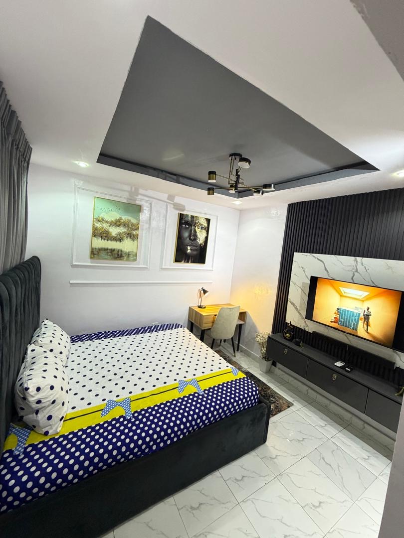 Studio bed and furnishings, Akoka short-let